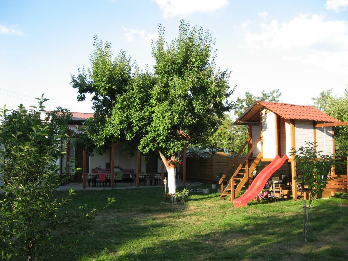 Pokoje I Domki Nad Kanalem Bystrym Augustów Esterno foto